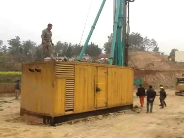 班玛如何判断水冷式机油散热器密封件是否需要更换？